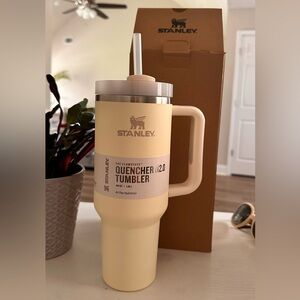 Stanley Beige Quencher Tumbler with Handle
